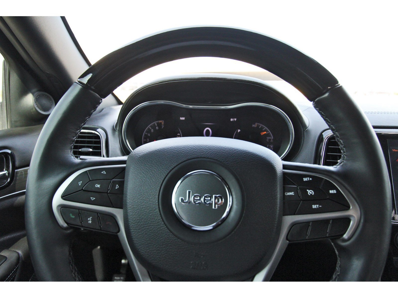 Used 2019 Jeep Grand Cherokee Overland RWD image 16