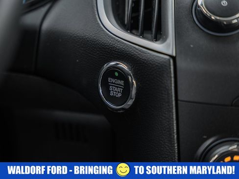 Used 2019 Ford Edge SE image 22