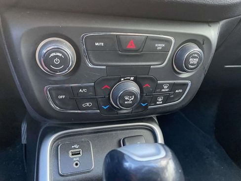 Used 2018 Jeep Compass Latitude w/ Popular Equipment Group image 41