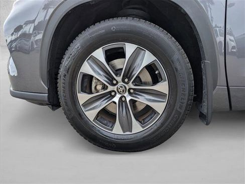 Certified 2021 Toyota Highlander XLE image 21