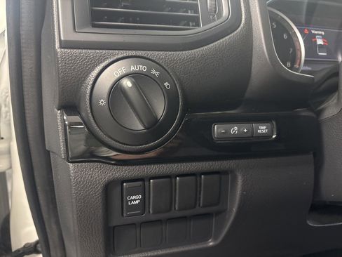 Used 2023 Nissan Titan SV image 12