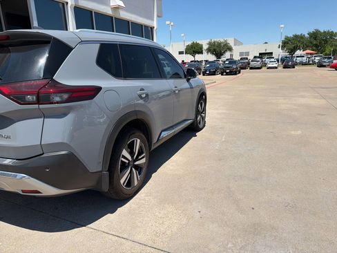 Used 2023 Nissan Rogue Platinum w/ Platinum Premium Package FWD image 6