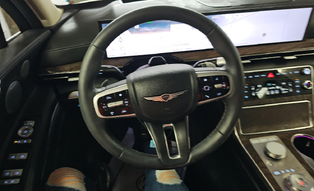 Used 2025 Genesis GV80 2.5T Prestige AWD/4WD image 7