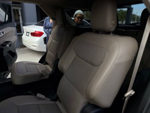 Used 2020 Ford Explorer Limited image 27