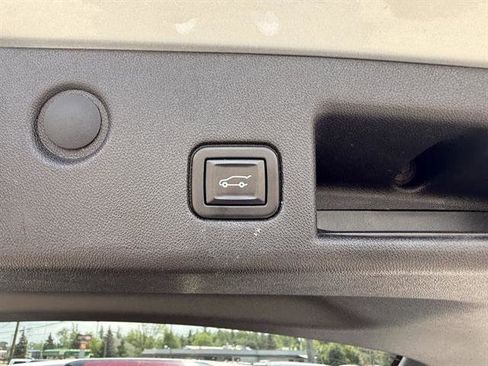 Used 2020 Chevrolet Equinox LT image 25