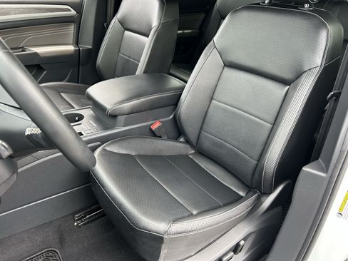 Used 2022 Volkswagen Atlas Cross Sport SE FWD image 18