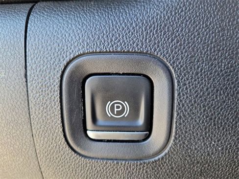 Used 2021 GMC Sierra 1500 AT4 w/ AT4 Premium Package image 28