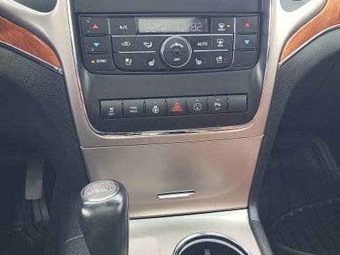 Used 2013 Jeep Grand Cherokee Overland image 14