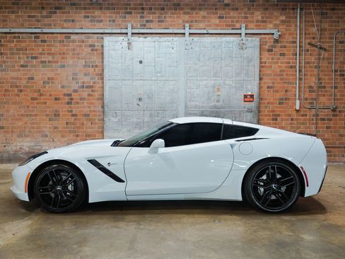 Used 2019 Chevrolet Corvette Stingray Coupe w/ 1LT RWD image 1