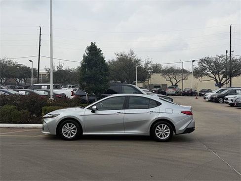 Certified 2025 Toyota Camry LE image 4