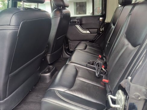 Used 2014 Jeep Wrangler Unlimited Rubicon image 37