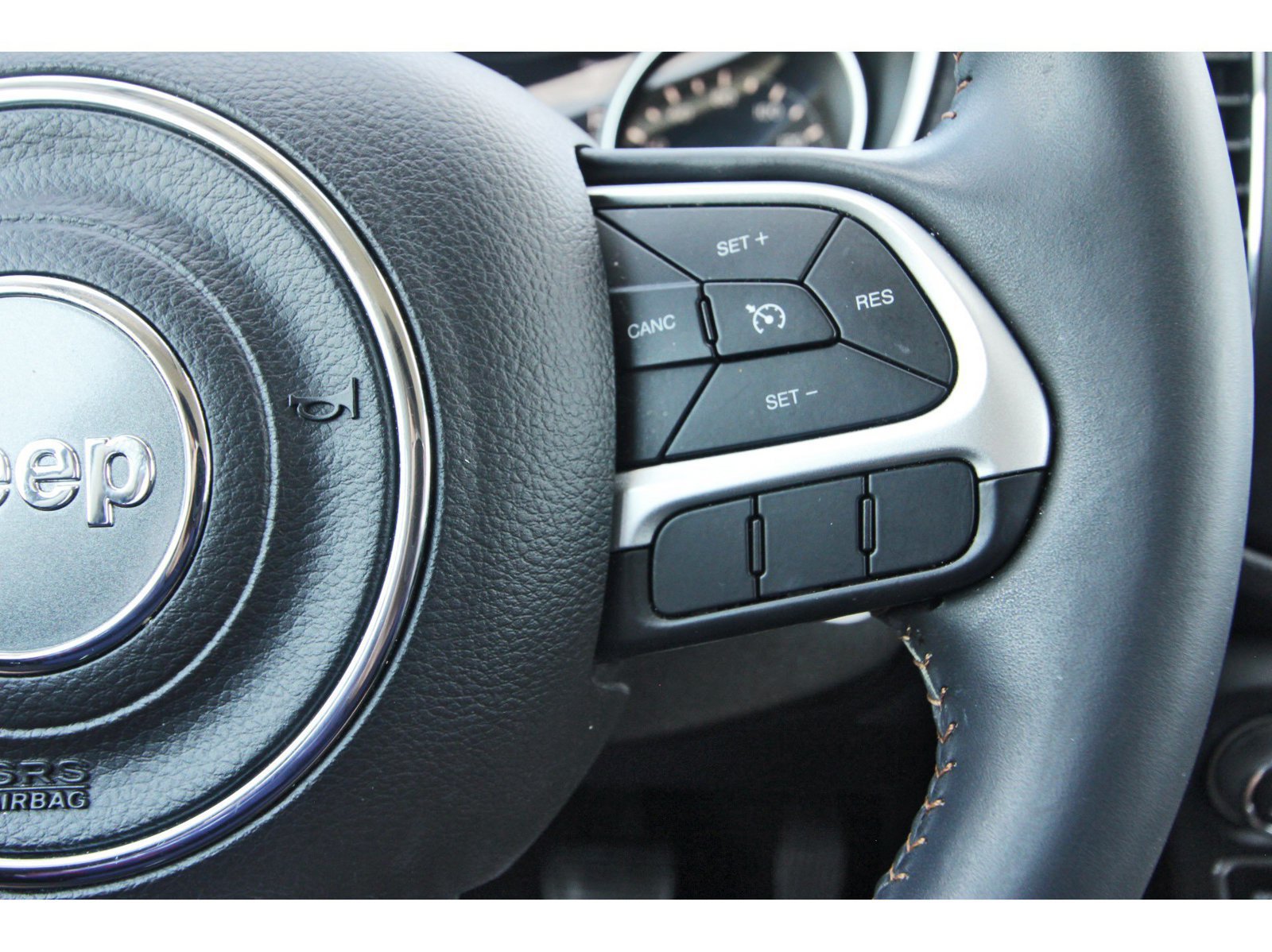 Used 2018 Jeep Compass Latitude w/ Popular Equipment Group FWD image 19