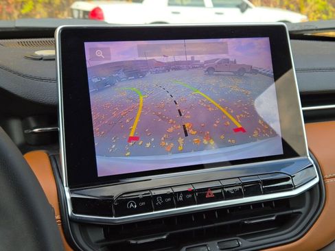 Used 2024 Jeep Compass Limited image 25