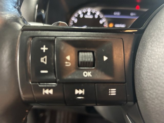 Used 2023 Nissan Pathfinder SL AWD/4WD image 28