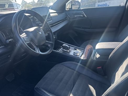 Used 2023 Mitsubishi Outlander SE image 10