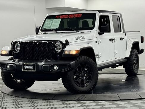 Used 2023 Jeep Gladiator Willys image 2