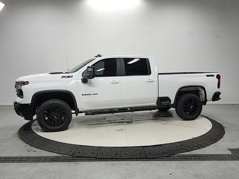 Used 2025 Chevrolet Silverado 2500 LT w/ Trail Boss Package AWD/4WD image 4
