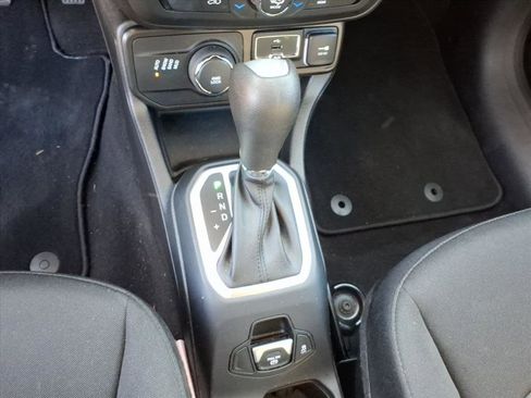 Used 2021 Jeep Renegade Latitude w/ Convenience Group image 32