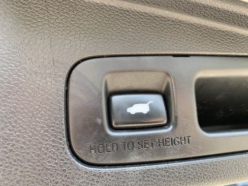 Used 2018 Honda CR-V Touring image 40