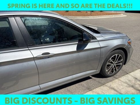 Used 2023 Volkswagen Jetta Sport image 12