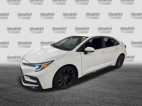 Certified 2024 Toyota Corolla SE FWD image 3