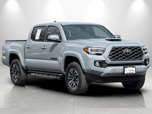 Used 2020 Toyota Tacoma TRD Sport w/ TRD Premium Sport Package image 9