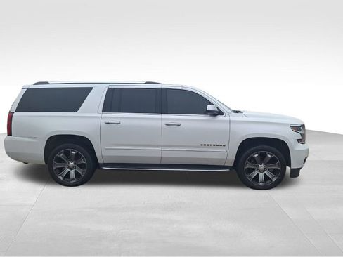Used 2017 Chevrolet Suburban Premier image 9
