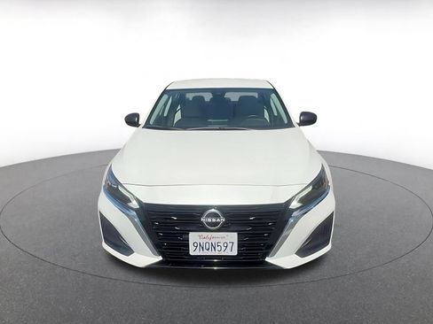 Used 2025 Nissan Altima 2.5 SV FWD image 4