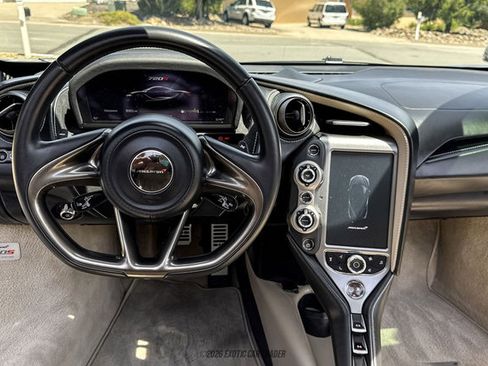 Used 2018 McLaren 720S Luxury RWD image 23