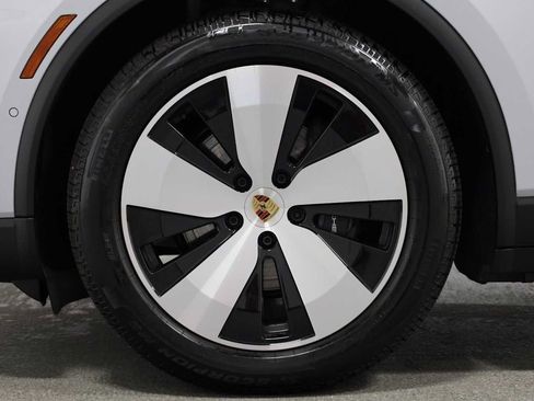 Certified 2025 Porsche Macan Electric RWD image 41