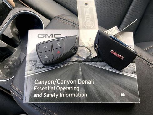 Used 2023 GMC Canyon Denali image 11