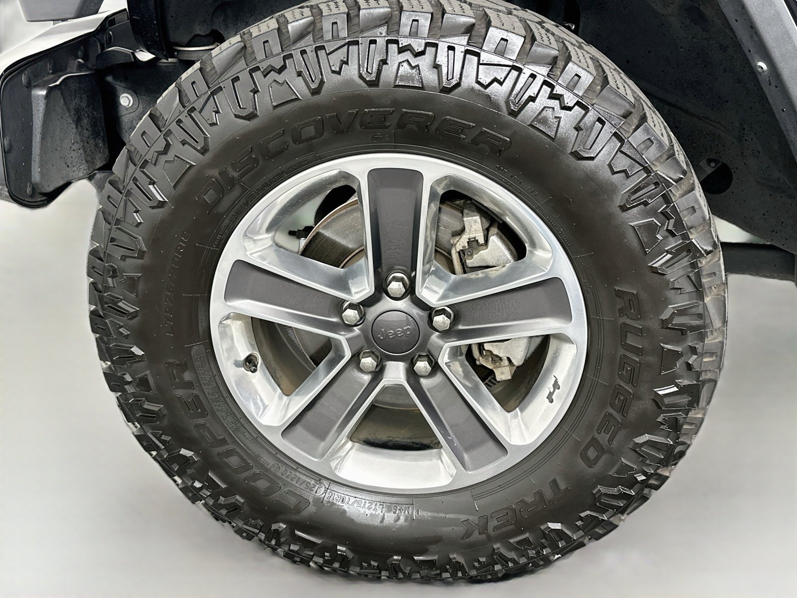 Used 2022 Jeep Wrangler Unlimited Sahara w/ Cold Weather Group AWD/4WD image 32