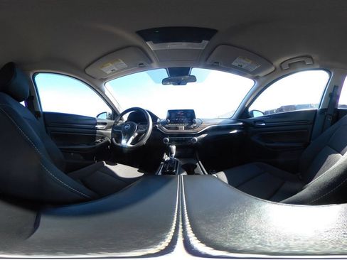 Used 2025 Nissan Altima 2.5 SV FWD image 43