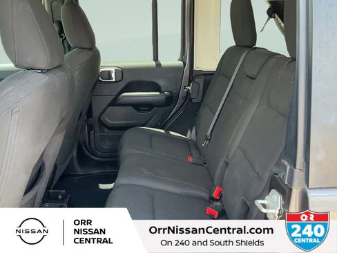 Used 2023 Jeep Wrangler Unlimited Sahara AWD/4WD image 13