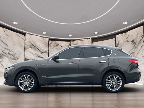 Used 2018 Maserati Levante GranLusso AWD/4WD image 9
