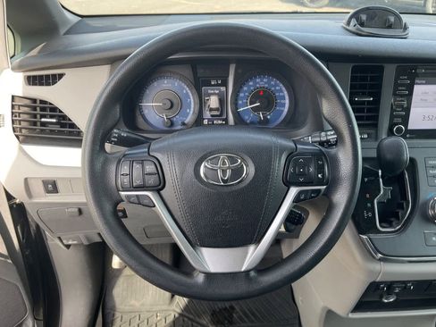 Used 2019 Toyota Sienna LE image 12