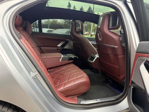 Used 2023 BMW 760i xDrive w/ Executive Package AWD/4WD image 22
