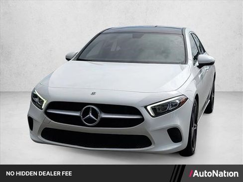 Used 2022 Mercedes-Benz A 220 image 1