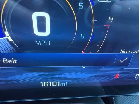 Used 2025 Chevrolet Equinox LT w/ Safety and Technology Package FWD image 25