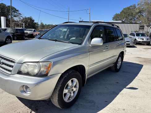 Used 2003 Toyota Highlander 4WD V6 w/ Appearance Pkg image 3