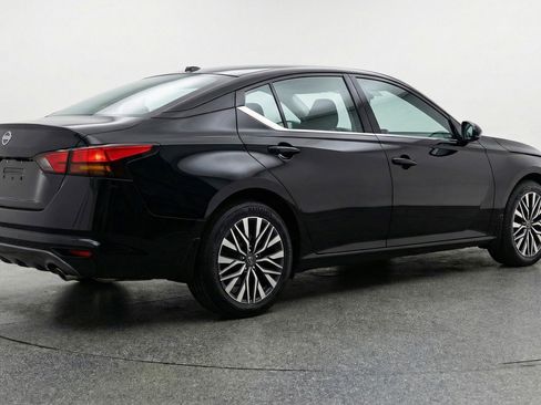 Used 2025 Nissan Altima 2.5 SV FWD image 9