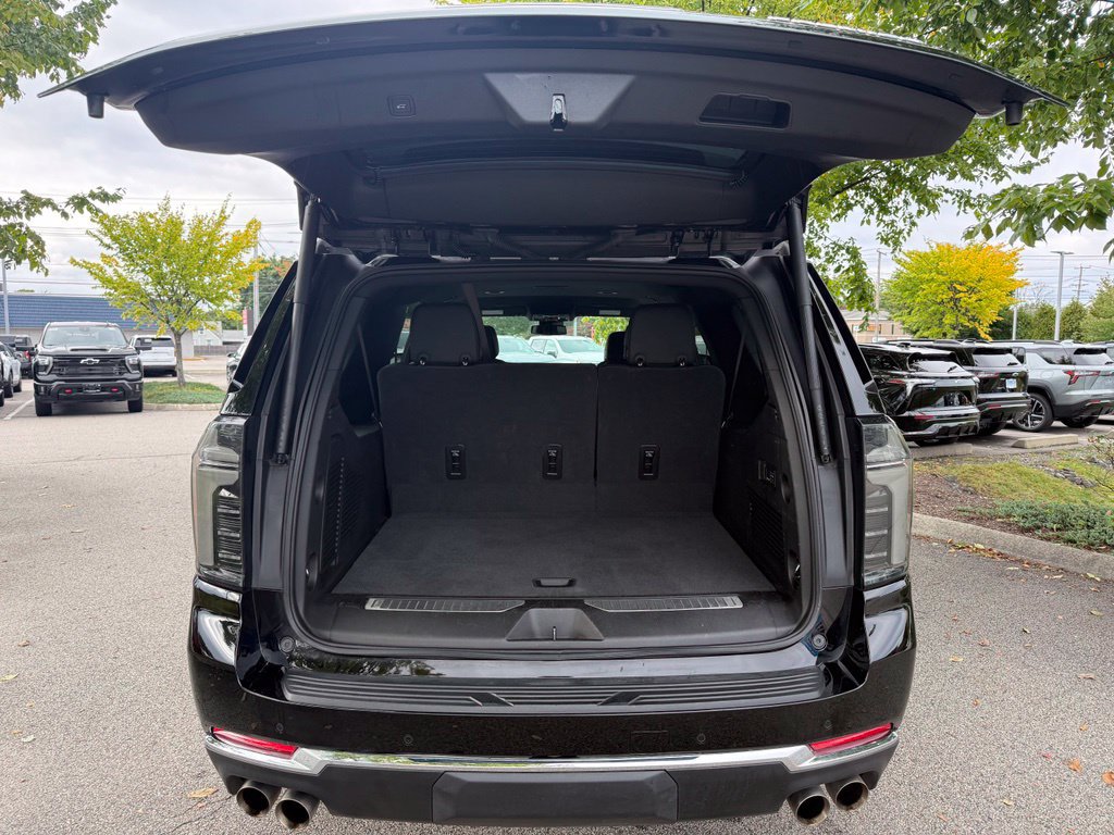 Used 2026 Chevrolet Suburban Premier AWD/4WD image 10