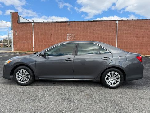 Used 2012 Toyota Camry LE image 8