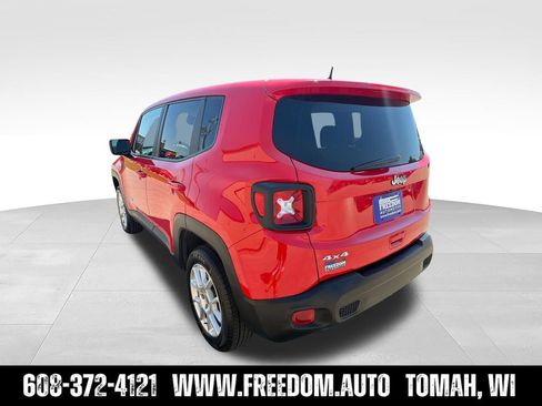Used 2023 Jeep Renegade Latitude AWD/4WD image 3