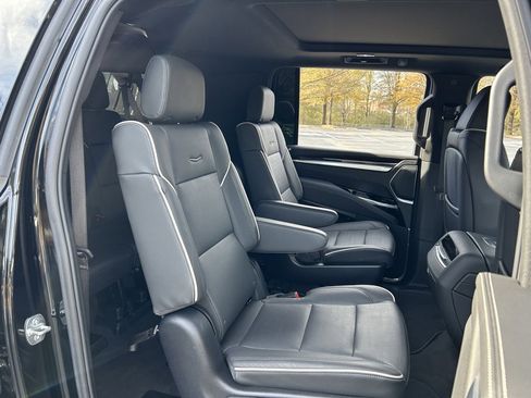 Used 2025 Cadillac Escalade ESV Premium Luxury image 53