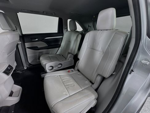 Used 2017 Toyota Highlander XLE image 25