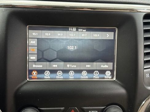 Used 2019 Jeep Grand Cherokee Laredo AWD/4WD image 18