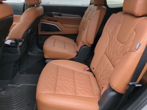 Used 2025 Kia Telluride AWD image 14