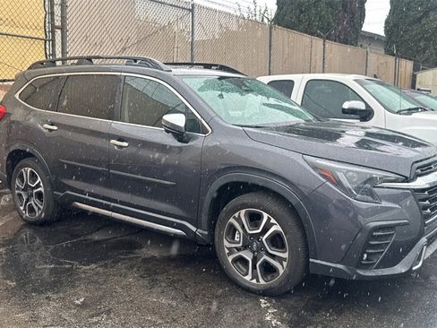 Used 2023 Subaru Ascent Touring image 2