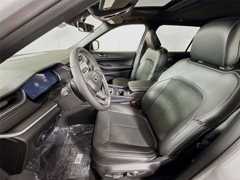 New 2025 Jeep Grand Cherokee L Altitude image 15